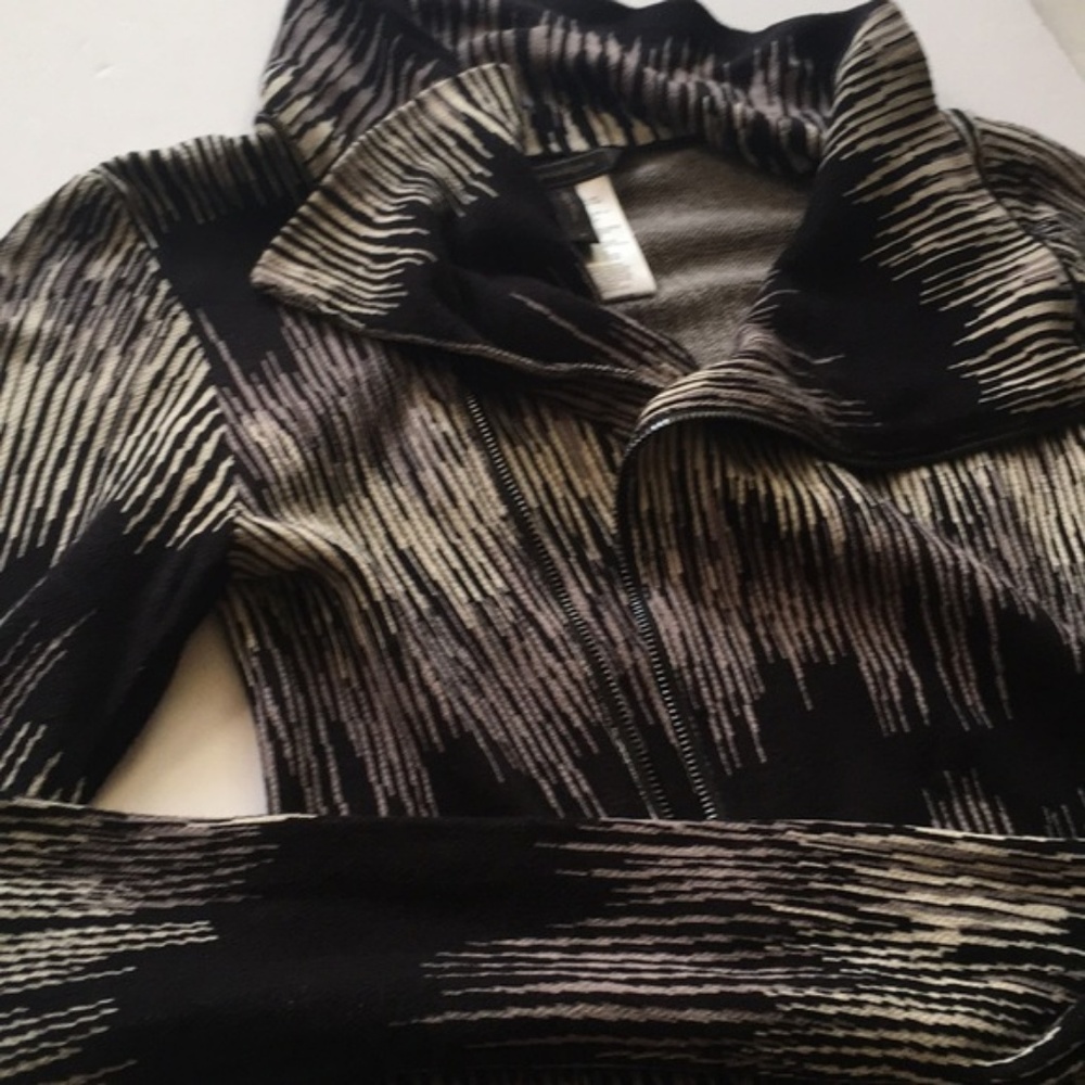 BCBGMAXAZRIA Eva sweater Small - Picture 3 of 5